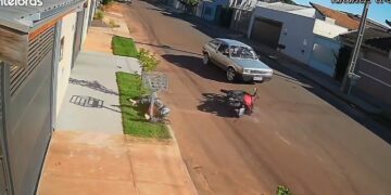 Motociclista é arremessado em batida violenta no Tijuca e escapa com escoriações