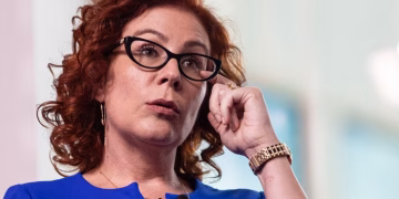 STF analisa recurso de Carla Zambelli contra condenação por invasão ao sistema do CNJ nesta sexta-feira