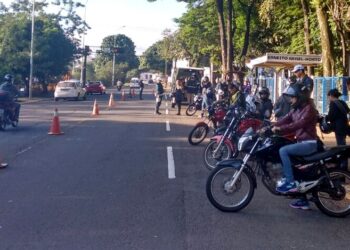 Agora é Lei: Motoristas Podem Quitar IPVA e Licenciamento Durante Abordagens Policiais em MS Agora é Lei: Motoristas Podem Quitar IPVA e Licenciamento Durante Abordagens Policiais em MS