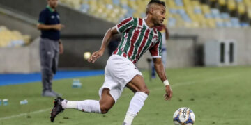 Ex-jogador do Fluminense é preso com 187 kg de maconha em rodovia de MS