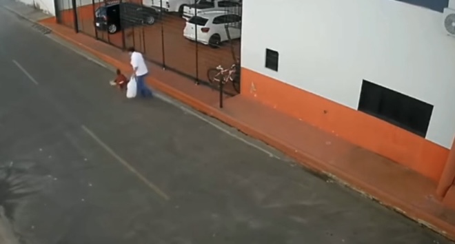 Imagens mostram agressão de padrasto contra criança de 2 anos e homem é preso em MS