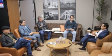 Presidente Papy debate demandas de comerciantes e empreendedores com Associação Comercial