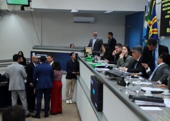 Vereadores votam veto a projeto que garante fraldas e remédios para pessoas com deficiência