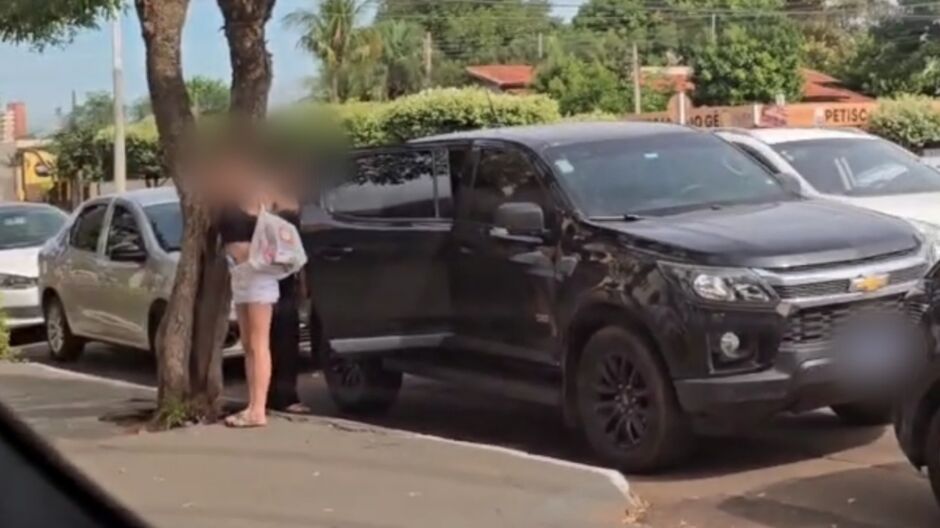1ª dama de Três Lagoas é flagrada usando caminhonete oficial para ir às compras 