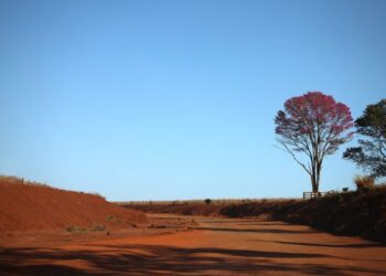 Frente fria avança e pode provocar chuvas e tempestades em MS