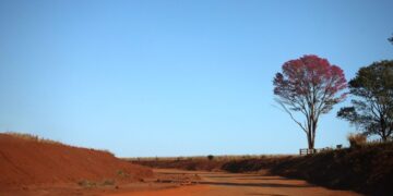 Frente fria avança e pode provocar chuvas e tempestades em MS