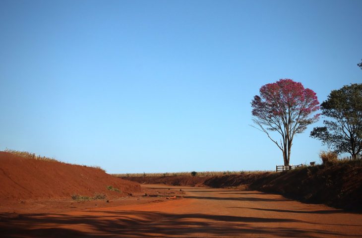 Frente fria avança e pode provocar chuvas e tempestades em MS