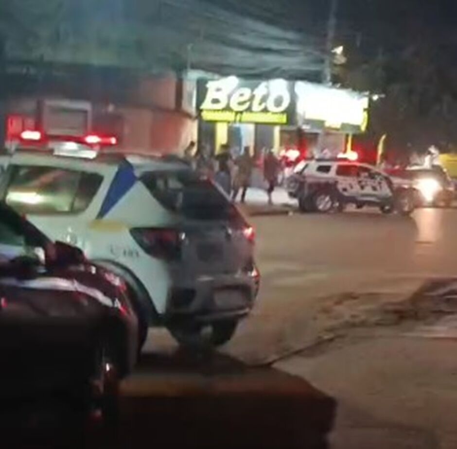 Vídeo: Homem é baleado em frente a conveniência no Aero Rancho; suspeitos fugiram após tiroteio