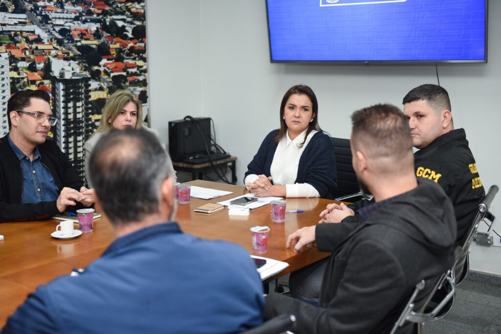 Prefeitura de Campo Grande se antecipa à chegada da nova frente fria com 30 equipes nas ruas Prefeitura de Campo Grande se antecipa à chegada da nova frente fria com 30 equipes nas ruas
