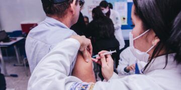 SESAU realiza plantão de vacinação contra a gripe em supermercado e no Mercadão Municipal
