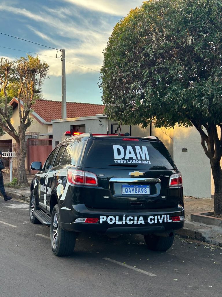 Mulher pede socorro ao ver policial e ex-namorado é preso por perseguição em Três Lagoas