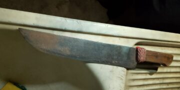 Homem é preso após agredir esposa e ameaçá-la com facão em Paraíso das Águas