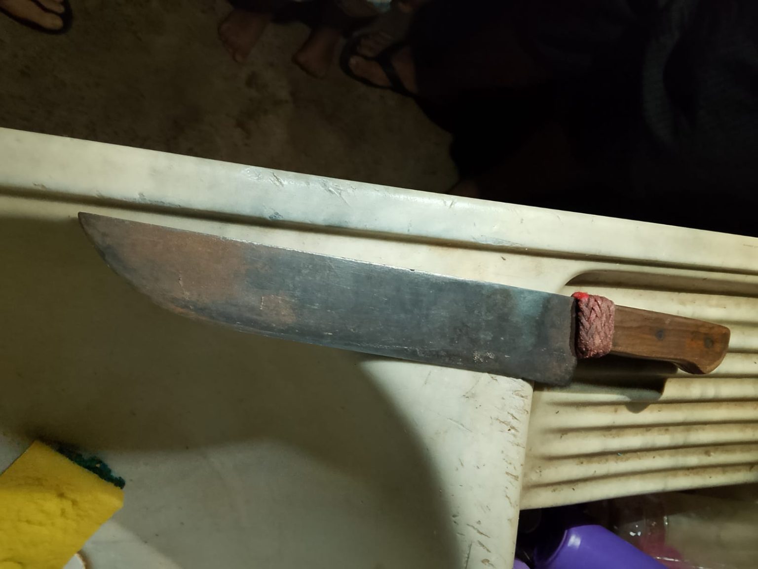 Homem é preso após agredir esposa e ameaçá-la com facão em Paraíso das Águas