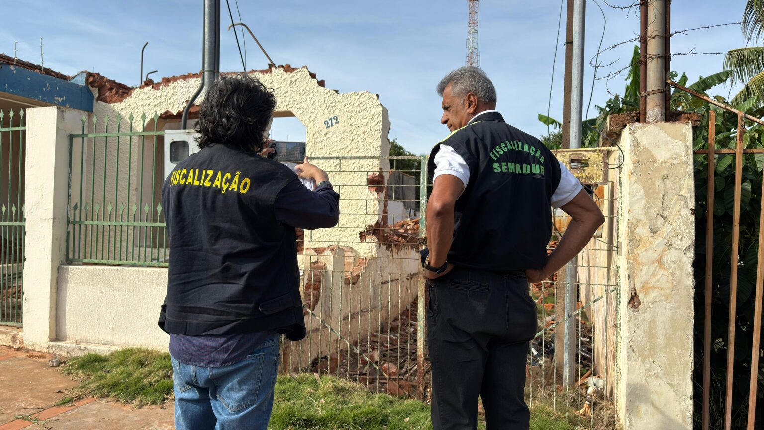 Terrenos baldios: Prefeitura reforça que manter sua propriedade limpa é dever do munícipe