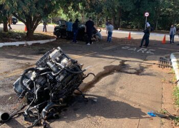 Video: Motorista de 21 anos se fere após perder controle de Audi S3 e colidir com árvore em Campo Grande