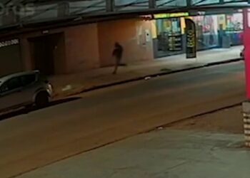 Câmera flagra policial à paisana reagindo a tiroteio que deixou jovem com seis tiros em Campo Grande