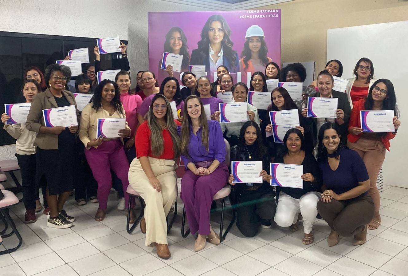 Prefeitura certifica alunas do curso de Assistente Administrativo em Campo Grande