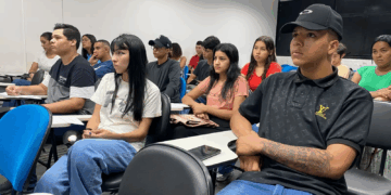 Abertas inscrições para cursos gratuitos de extensão de cílios e auxiliar administrativo na Capital