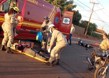 Dois jovens ficam feridos em acidente de motos em Ivinhema