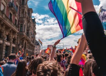 Pink Money ou rainbow washin: causa LGBTIA+ vira pauta, mas especialista alerta para o uso indevido da diversidade como mote comercial