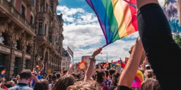 Pink Money ou rainbow washin: causa LGBTIA+ vira pauta, mas especialista alerta para o uso indevido da diversidade como mote comercial