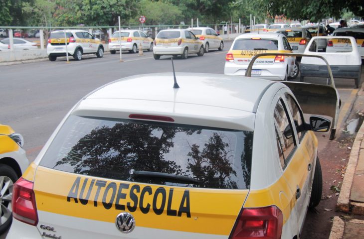 Golpistas oferecem CNH falsa pelo WhatsApp em MS e Detran faz alerta