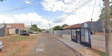 Idoso é agredido por suposto segurança ao descansar em muro de empresa em Campo Grande