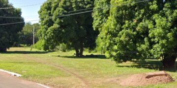 Jovem é encontrado morto com marcas de tiros em ciclovia na Lúdio Coelho