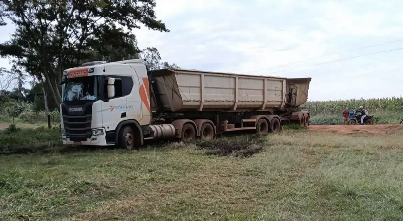 Criança de 9 anos morre eletrocutado após carreta atingir poste em MS