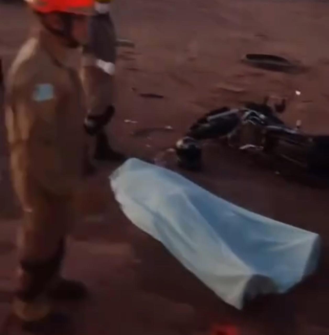 Vídeo: jovem morre em colisão com ônibus em Ribas do Rio Pardo