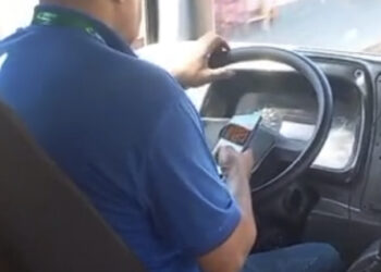Vídeo: Motorista de ônibus é flagrado jogando “Tigrinho” enquanto dirigia em Campo Grande