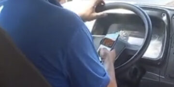 Vídeo: Motorista de ônibus é flagrado jogando “Tigrinho” enquanto dirigia em Campo Grande