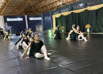 Escola Pública de Ballet emociona no Dia da Família da Funesp