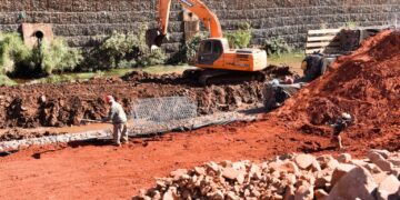 Obra de contenção de enchentes na Ernesto Geisel avança com 50% do cronograma já executado
