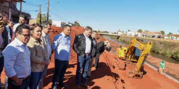 Prefeita Adriane e vereadores acompanham avanço das obras na Ernesto Geisel