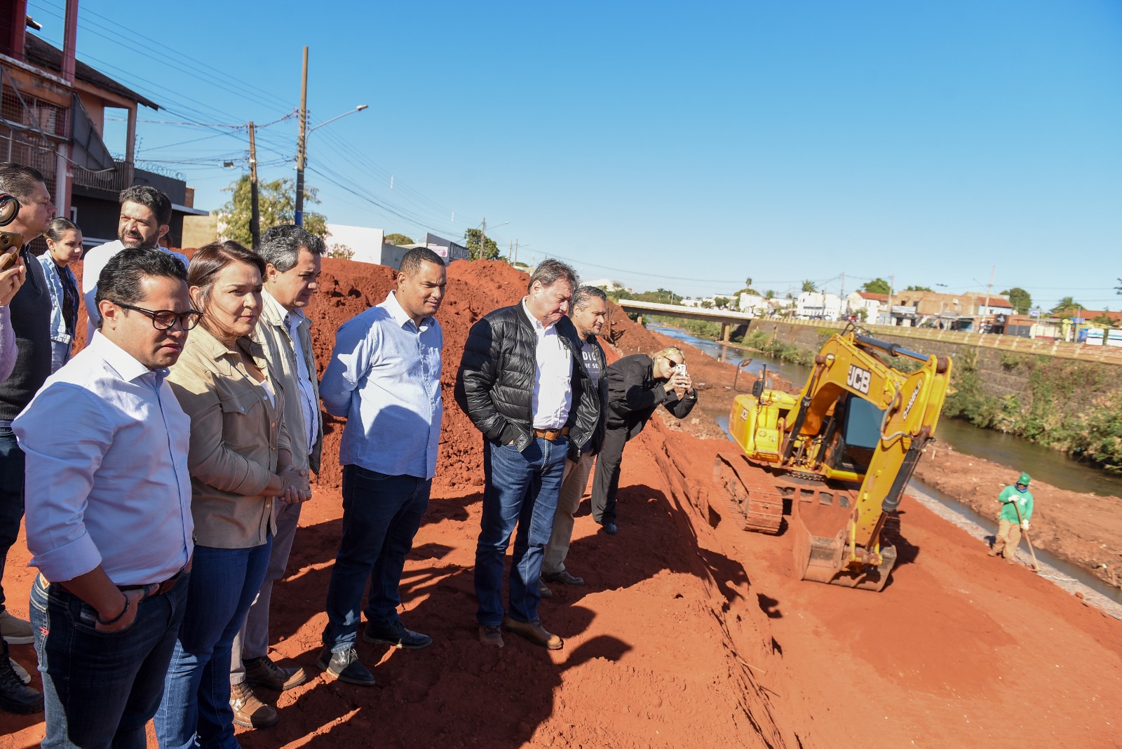Prefeita Adriane e vereadores acompanham avanço das obras na Ernesto Geisel