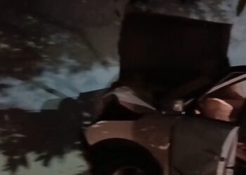 Motorista embriagado perde controle, bate em carros e invade casa no Coophavila