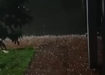 Chuva de granizo surpreende moradores de Rio Brilhante nas primeiras horas da manhã