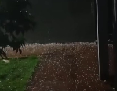 Chuva de granizo surpreende moradores de Rio Brilhante nas primeiras horas da manhã