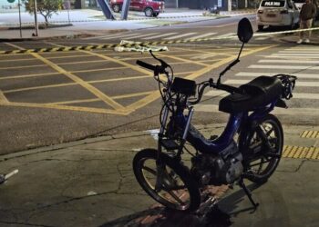 Motociclista morre ao bater em caminhonete no cruzamento da Rua Ceará