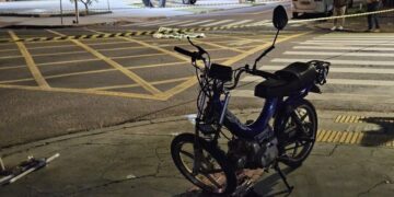 Motociclista morre ao bater em caminhonete no cruzamento da Rua Ceará