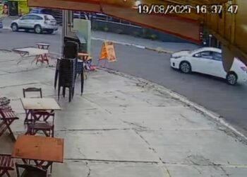 Vídeo: acidente entre carro e moto deixa motociclista em estado grave 