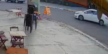 Vídeo: acidente entre carro e moto deixa motociclista em estado grave 