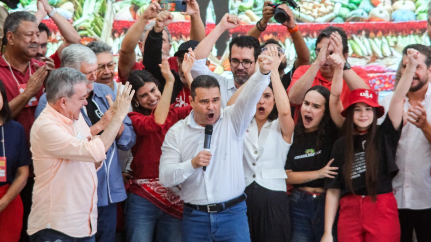 Em clima de festa, Fábio Trad se filia ao PT e é recebido por lideranças