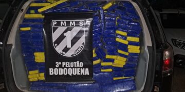 Caminhonete furtada com quase 2 toneladas de maconha é abandonada em mata após fuga em MS