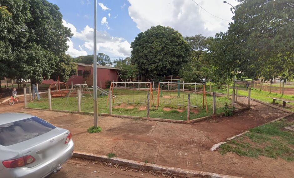 Menina de 3 anos é sequestrada pela mãe em praça de Campo Grande