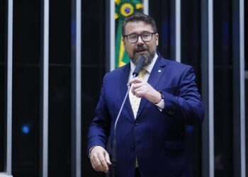 Camila Jara e  Pollon viram alvo de representação que pode levar à suspensão de mandato