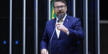 Camila Jara e  Pollon viram alvo de representação que pode levar à suspensão de mandato