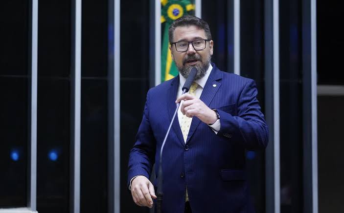 Camila Jara e  Pollon viram alvo de representação que pode levar à suspensão de mandato