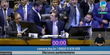 PT sai em defesa de Camila Jara após acusações de agressão de deputado Nikolas Ferreira